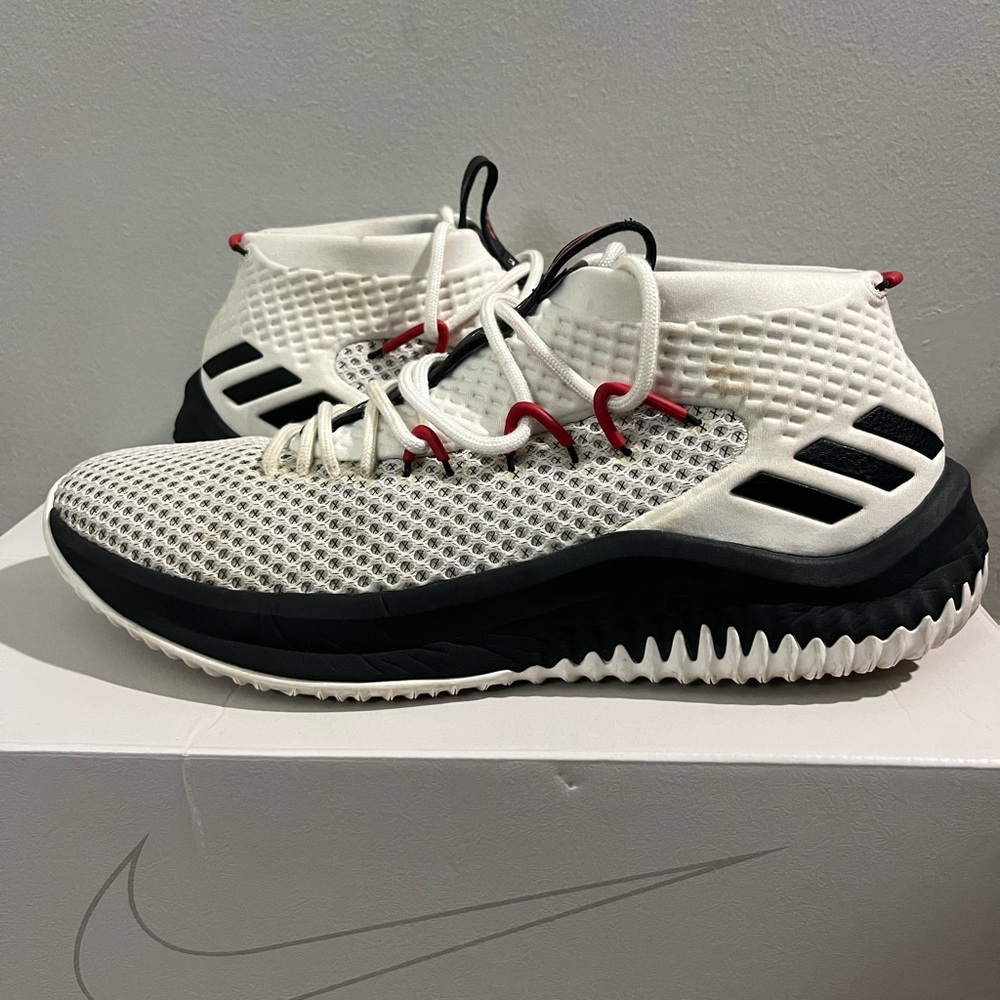 Dame 4 white and red